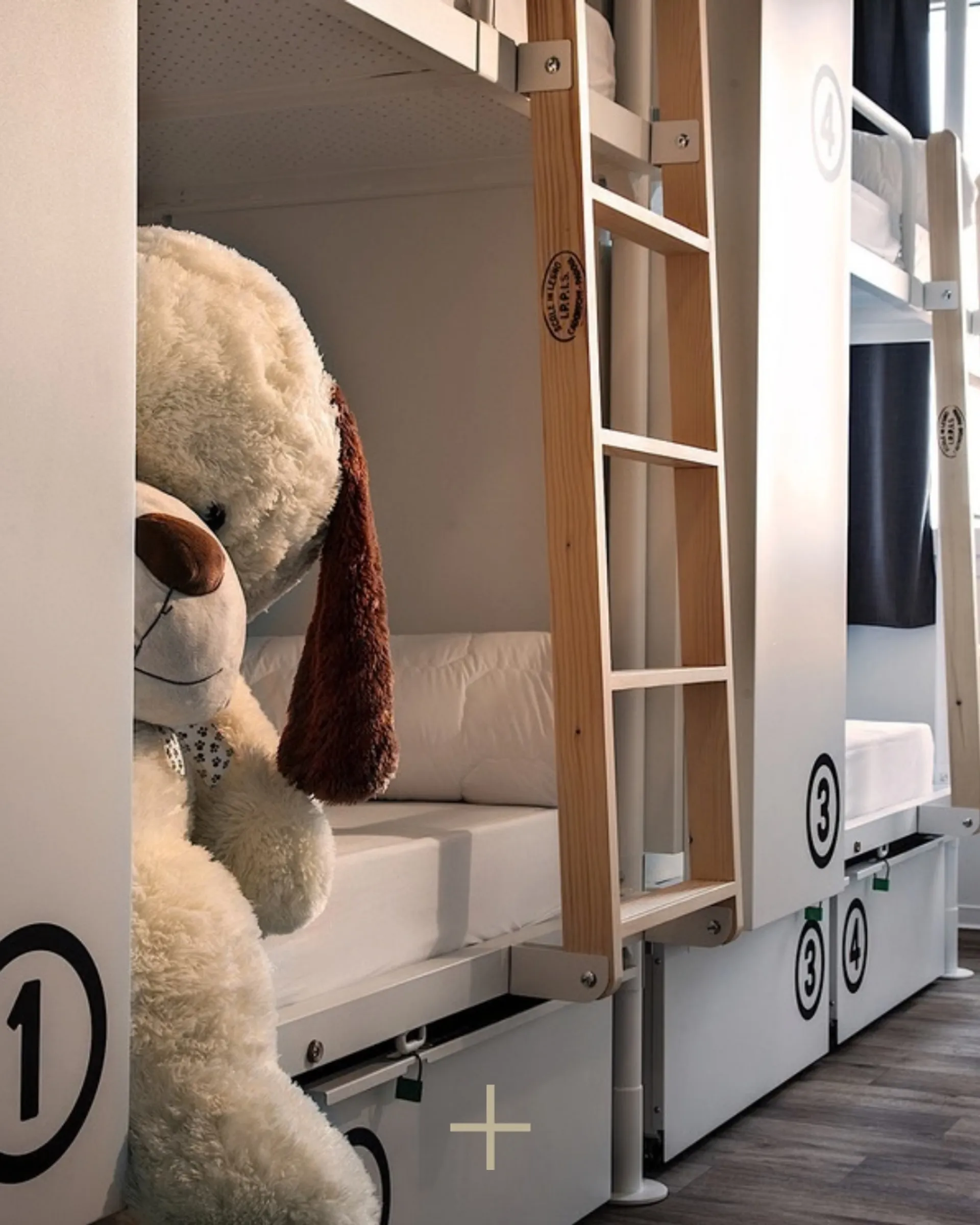 MADE TO MEASURE Hostel