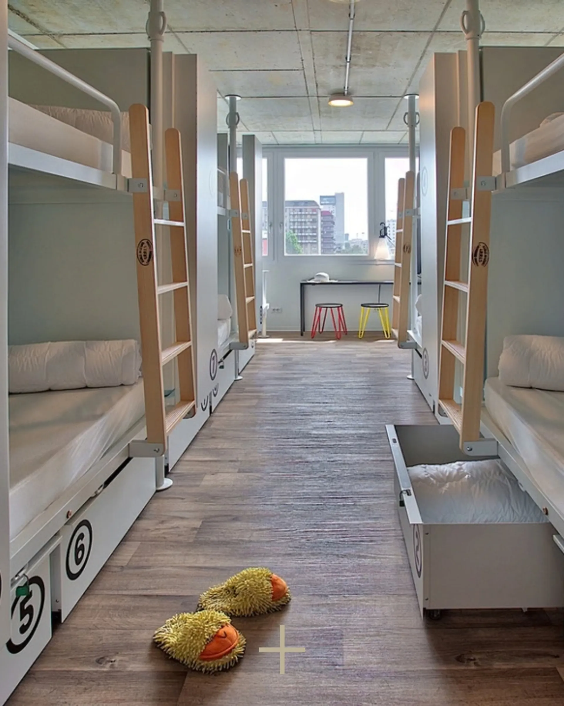 MADE TO MEASURE Hostel